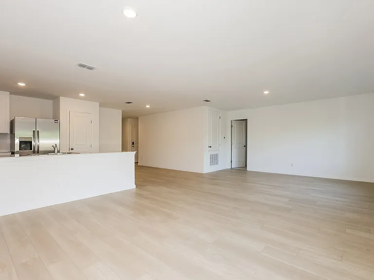 447 Artemis St — Photo 5