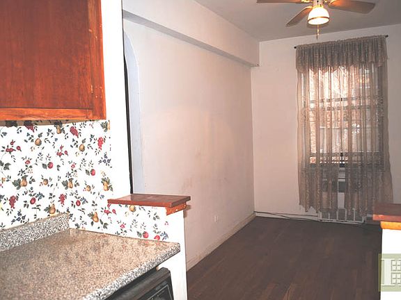 4th image of 2550 Independence Ave 4a #4A