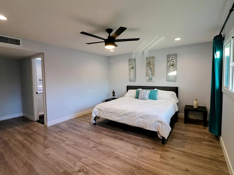 1641 E Fremont Dr — Photo 5