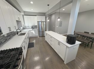 1755 E 72nd St #2, Chicago, IL 60649