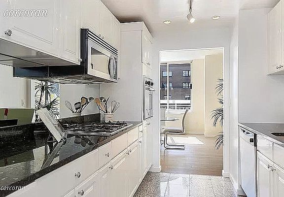 5th image of 170 E 87th St APT E20a