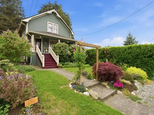 624 Colborne St, New Westminster, BC V3L 2C9