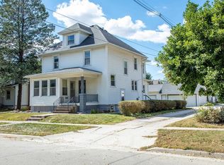 411 4th St NW, Waverly, IA 50677