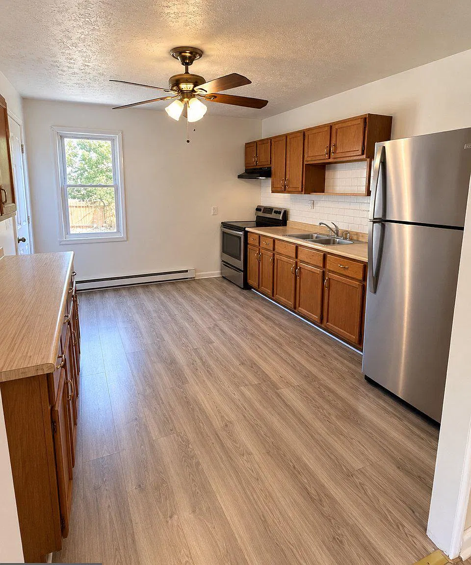2 bed, 1.0 bath, 1660 sqft, $1,450 — Photo 4