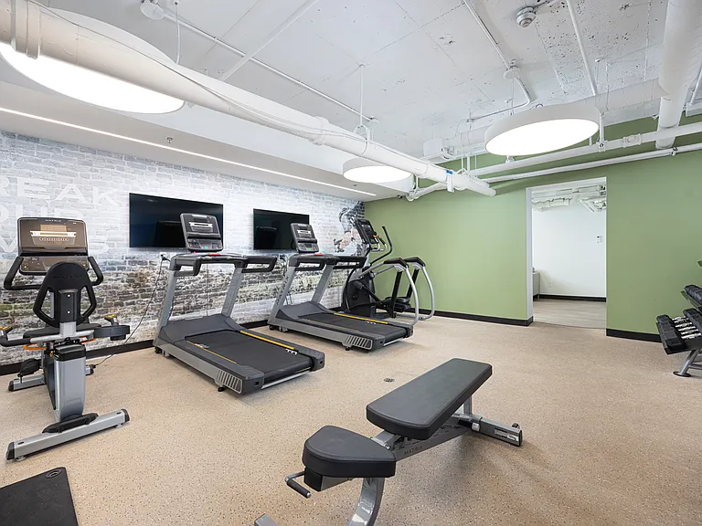 66 Spadina Rd — Photo 23