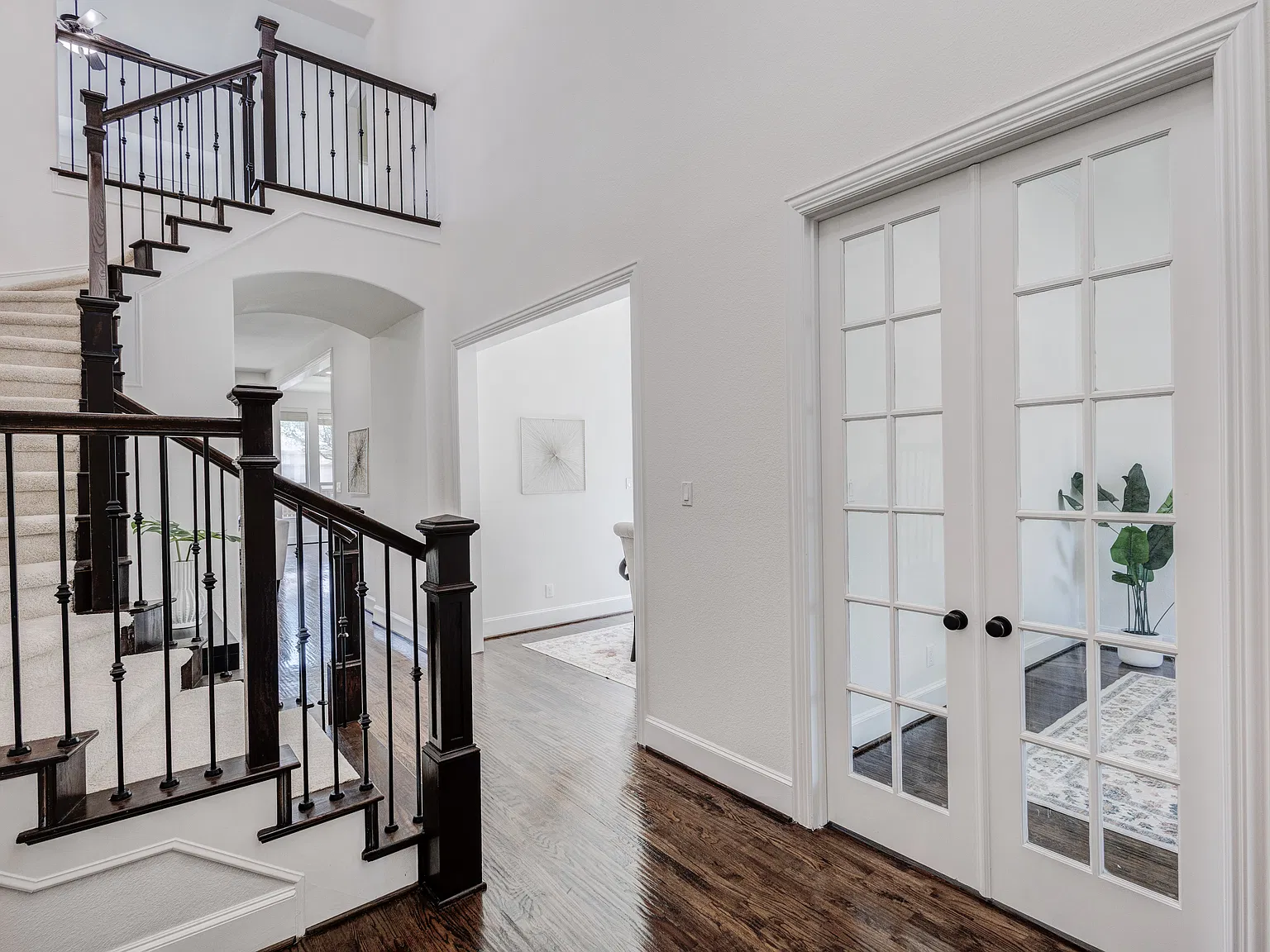 5 bed, 3932 sqft, $3,900 — Photo 3