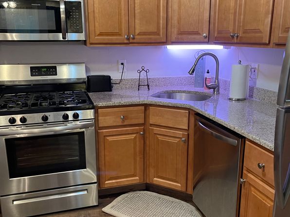 217 Colonial Ct #217