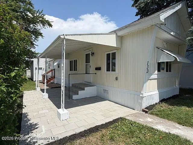 2 bed, 1.0 bath, 782 sqft, $1,350 — Photo 2