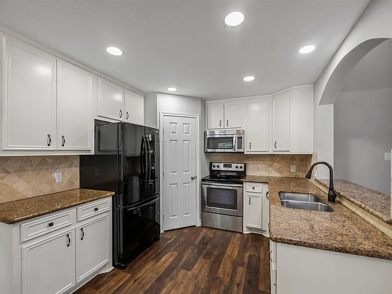 1123 Runneburg Rd — Photo 22
