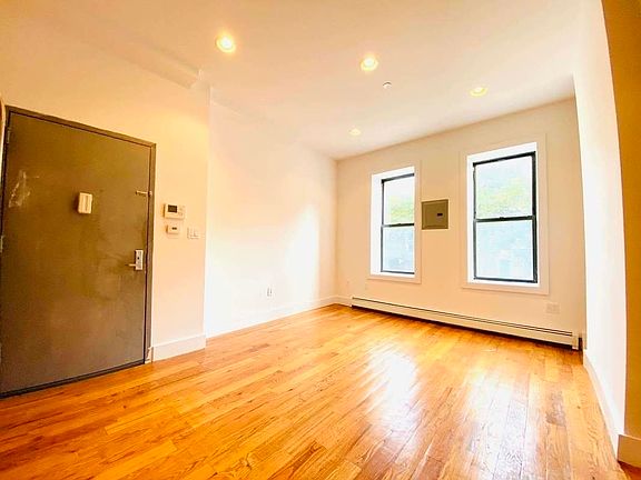 4th image of 229 Bainbridge St APT 1B