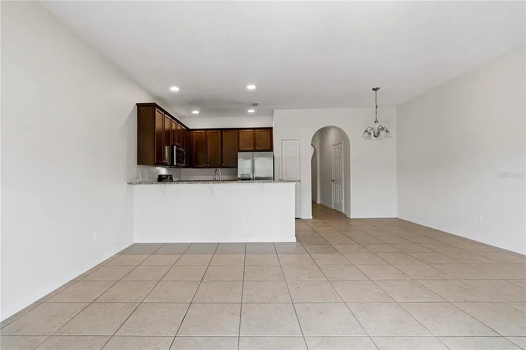 3 bed, 2.5 bath, 1366 sqft, $2,190 — Photo 4