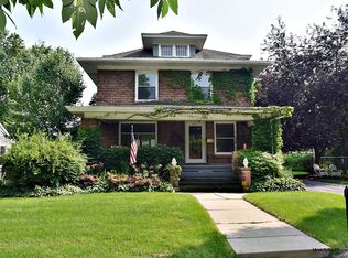 810 Garfield Ave, Aurora, IL 60506