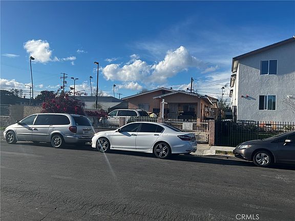 3rd image of 443 W 71st St