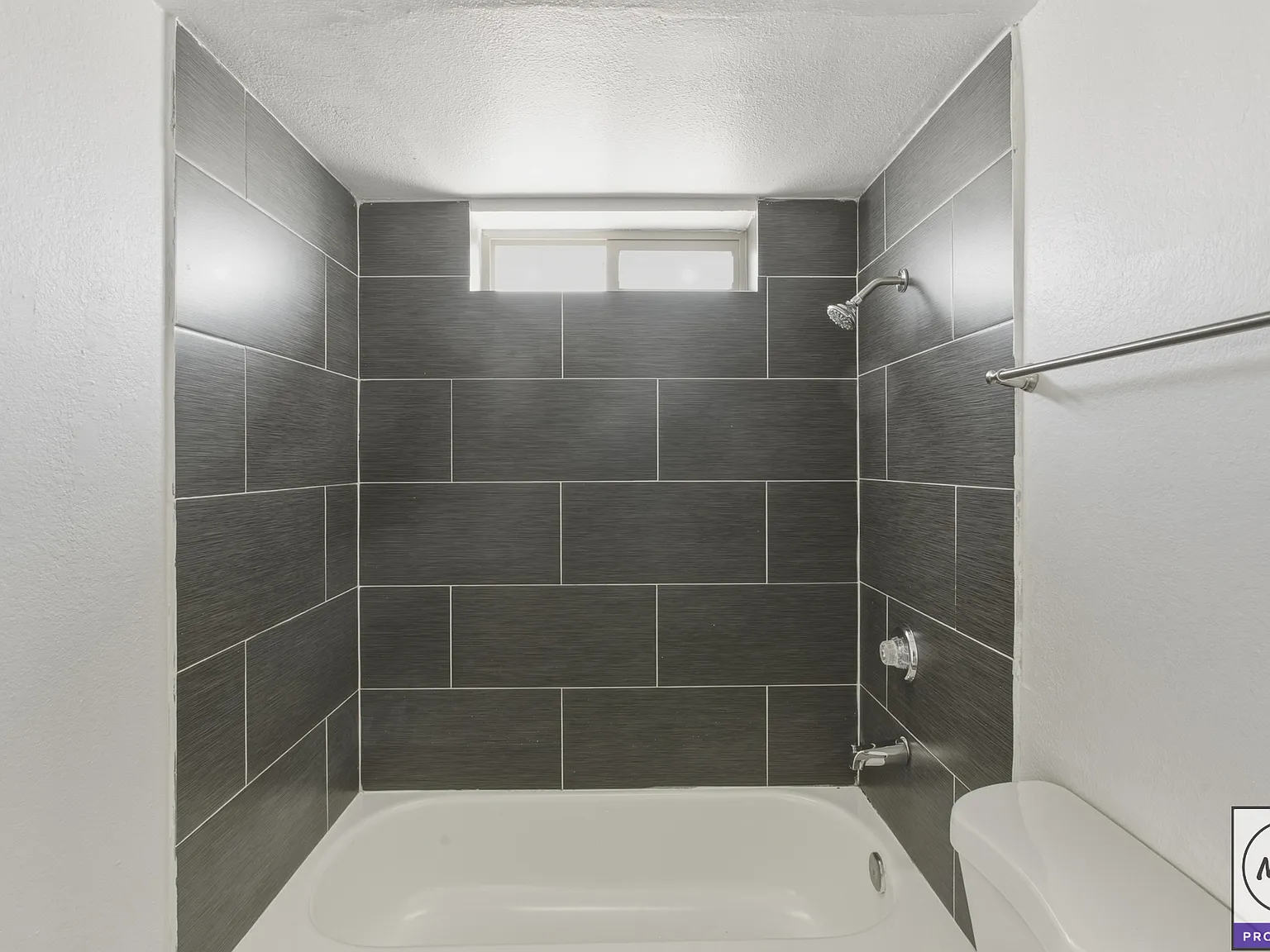 2 bed, 890 sqft, $1,223 — Photo 4