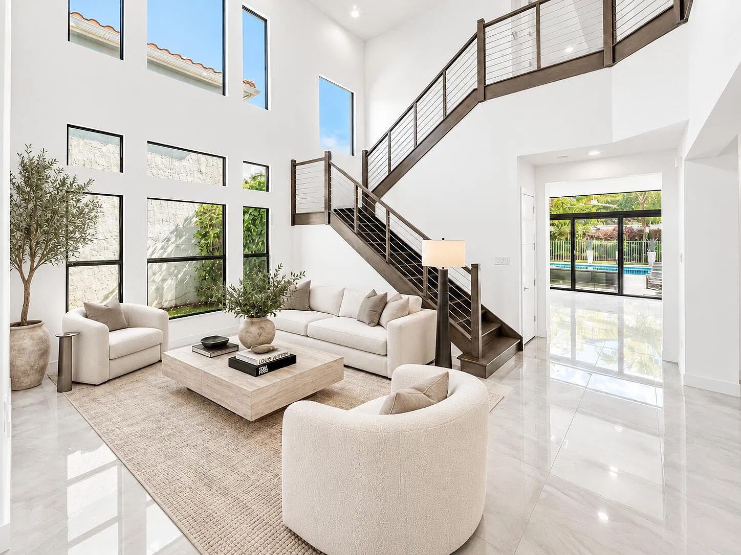 5 bed, 6.0 bath, 4724 sqft, $19,500 — Photo 4