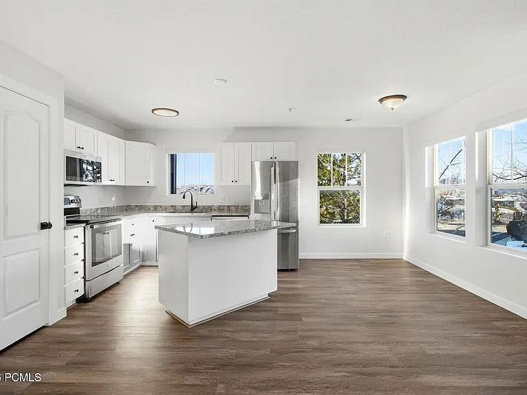 1716 W Fox Bay Dr #H204 — Photo 5