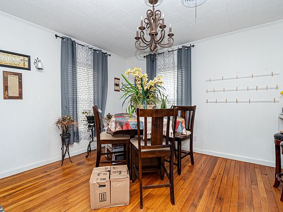 4th image of 207 Tabor Ave