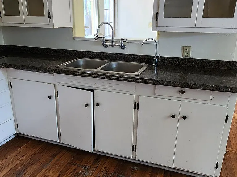 631 Lafayette Dr NE — Photo 9