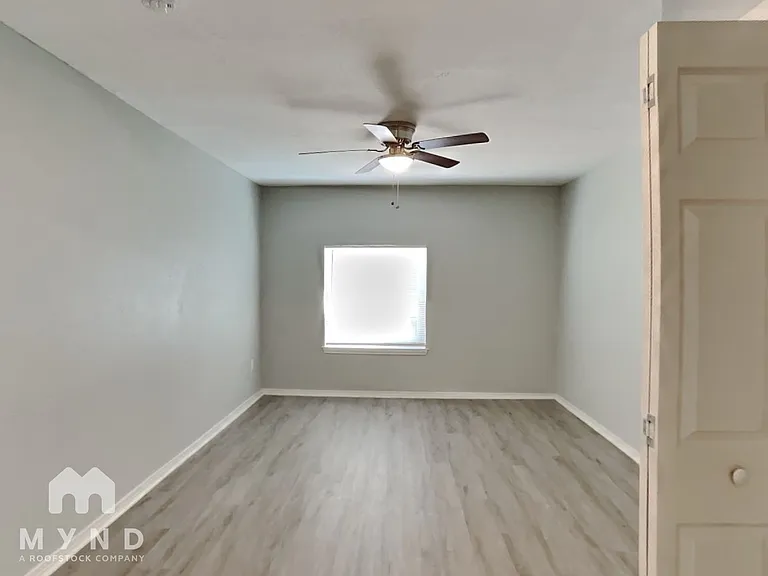 904 Redbud St — Photo 11