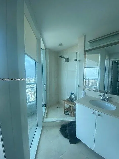 Infinity At Brickell Cond — Photo 4