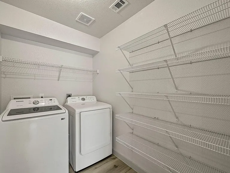 919 Flanagan Dr — Photo 11