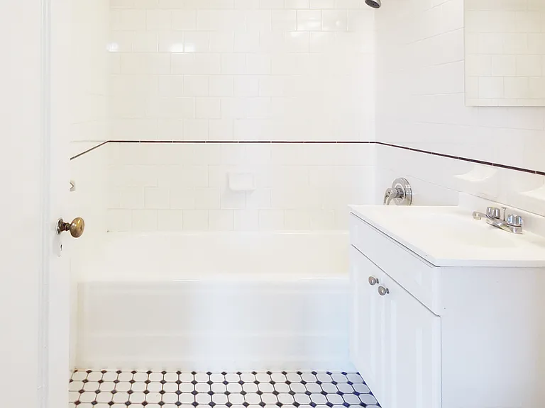 200 W 16th St #12B — Photo 4