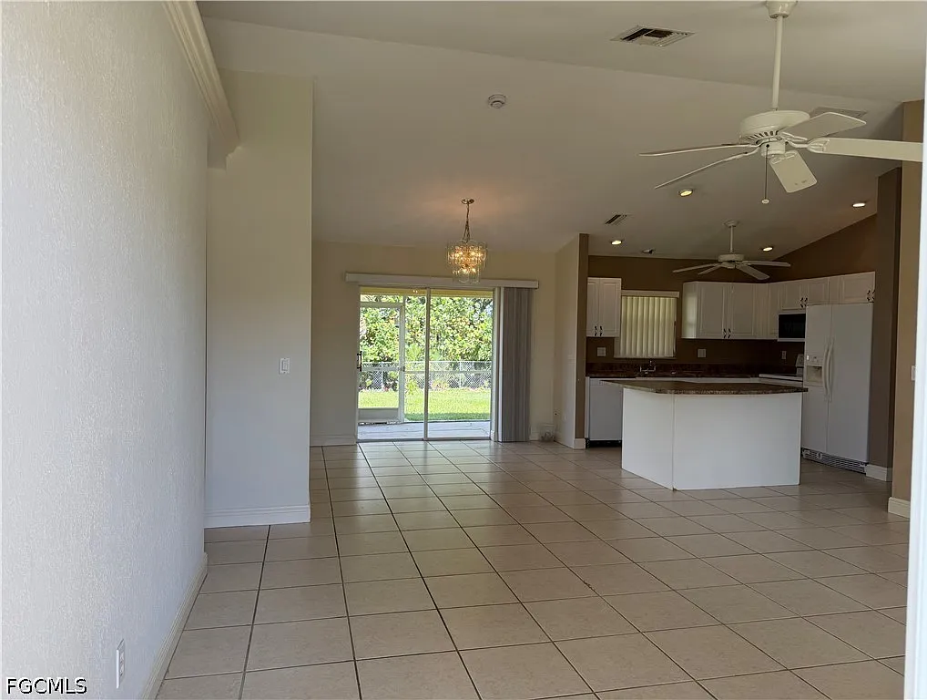 3 bed, 2.0 bath, 1179 sqft, $2,300 — Photo 4