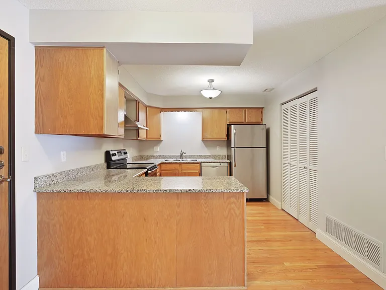 232 Franklin Ave W #206 — Photo 8