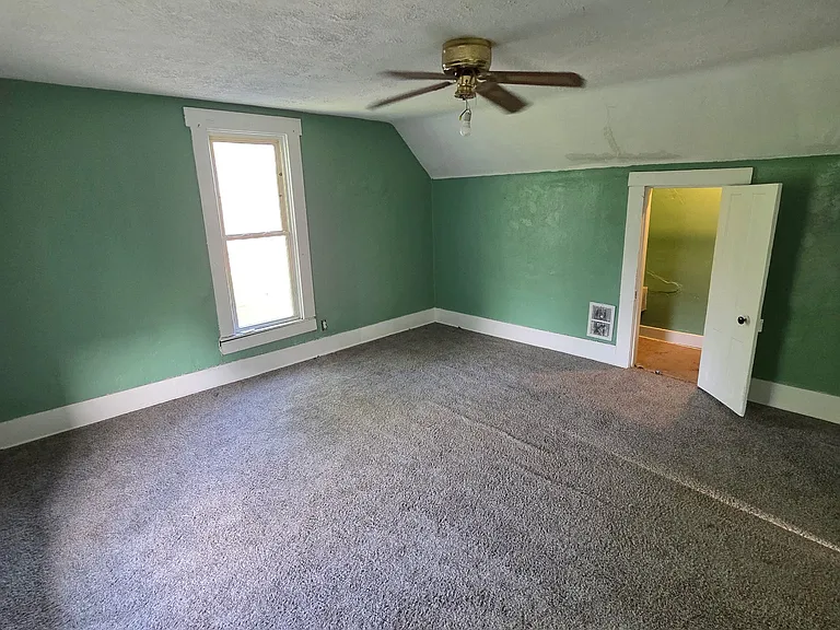 1039 N Lafountain St — Photo 8