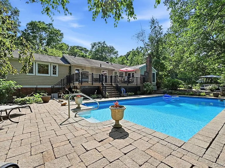 20 Williamsburg Dr — Photo 35