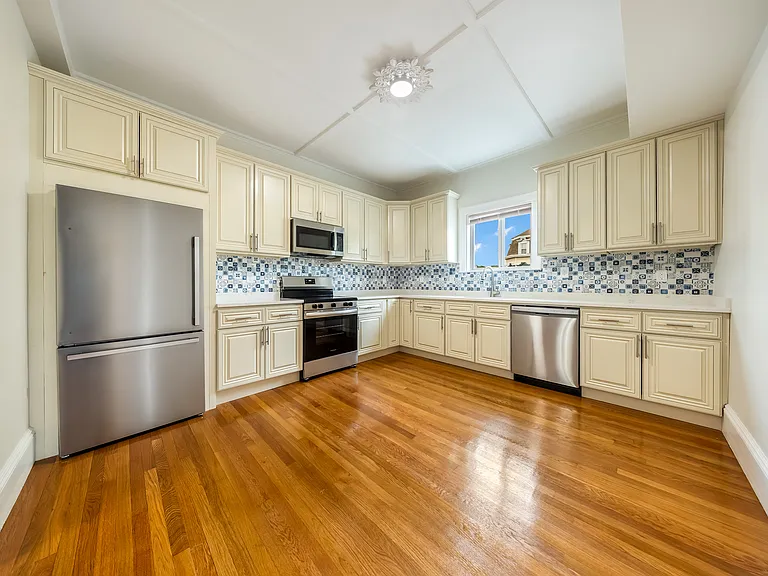 180 Jackson St #B — Photo 1