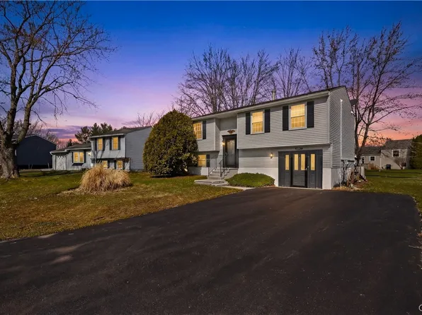 8237 Mantova Dr, Clay, NY 13041