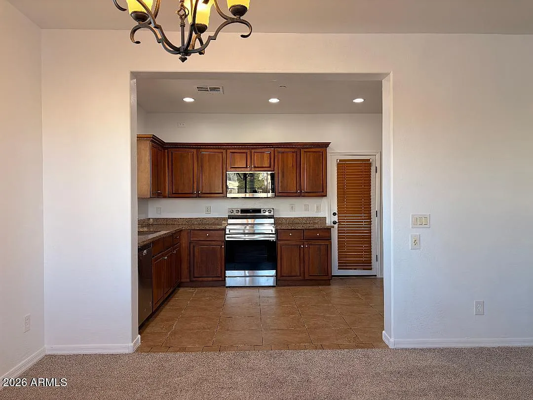 3 bed, 2.5 bath, 2260 sqft, $2,400 — Photo 3