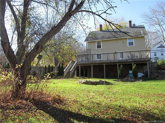 Lovely backyard with apple ...