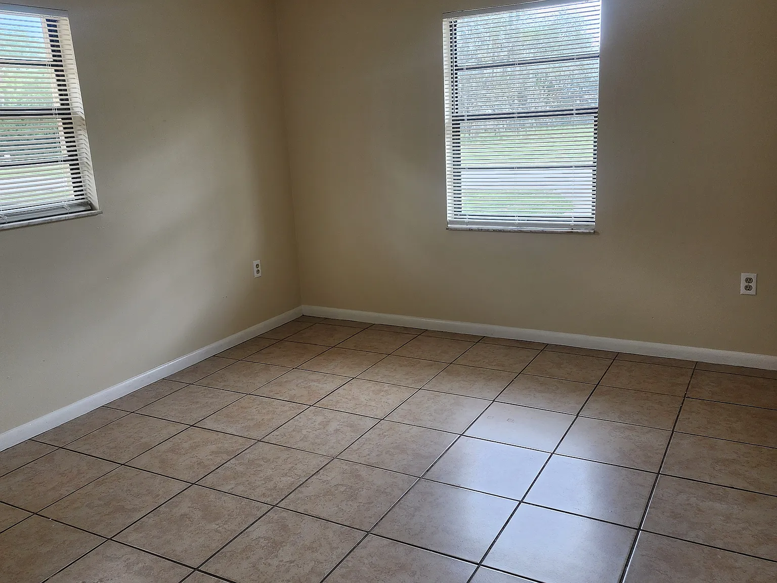 2 bed, 1000 sqft, $850 — Photo 3