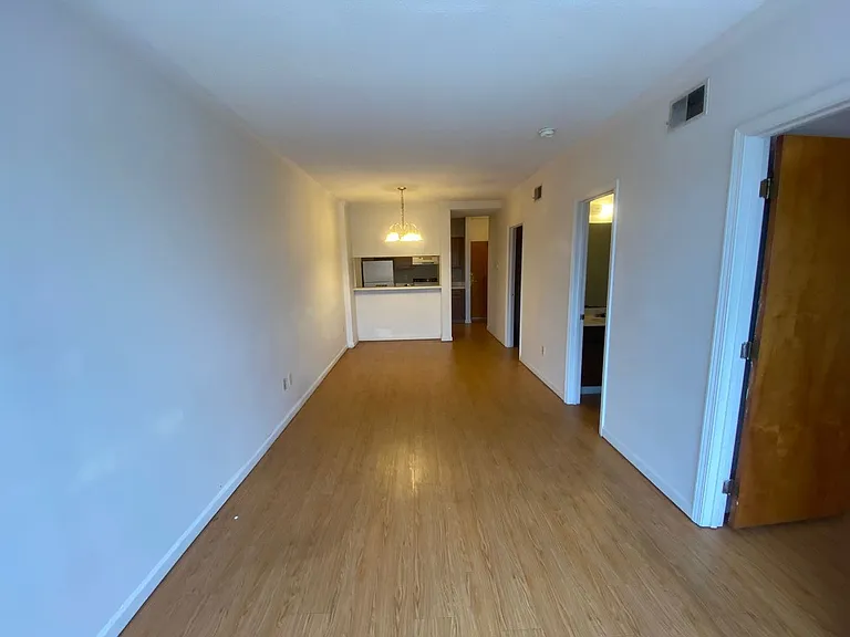 2009 Greene St #413 — Photo 2
