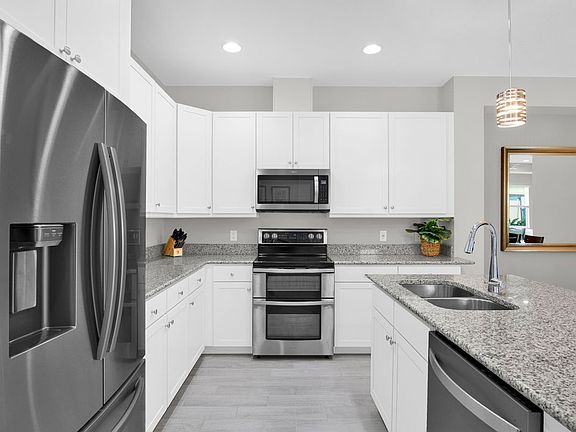 3rd image of 109 Salt Shaker St
