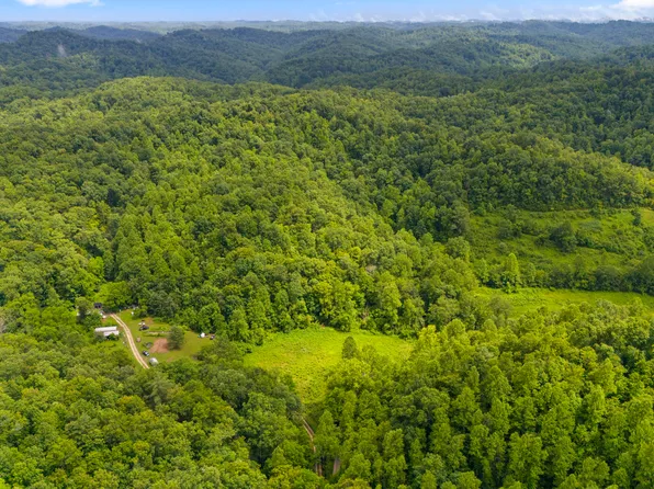 1235 Greenbrier Branch Rd, Campton, KY 41301