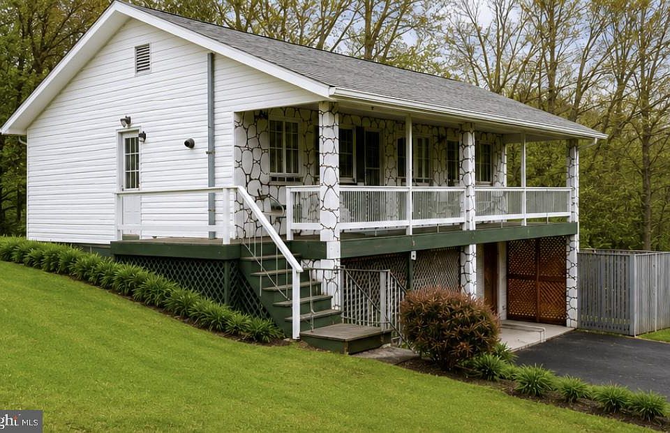 1st image of 272 Neyhart Rd