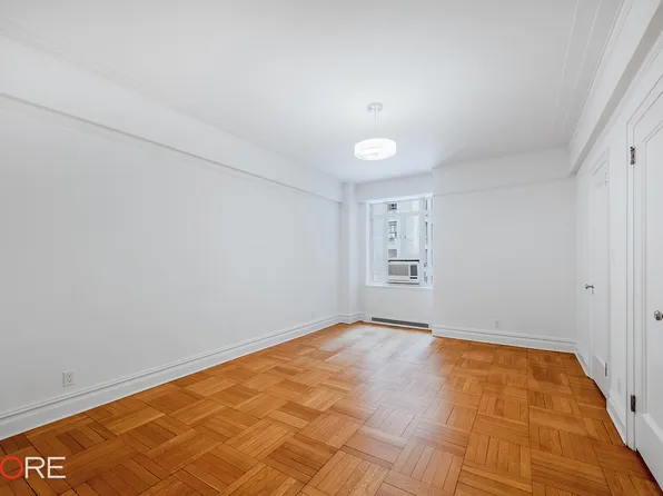 25 Central Park West image 9 of 11