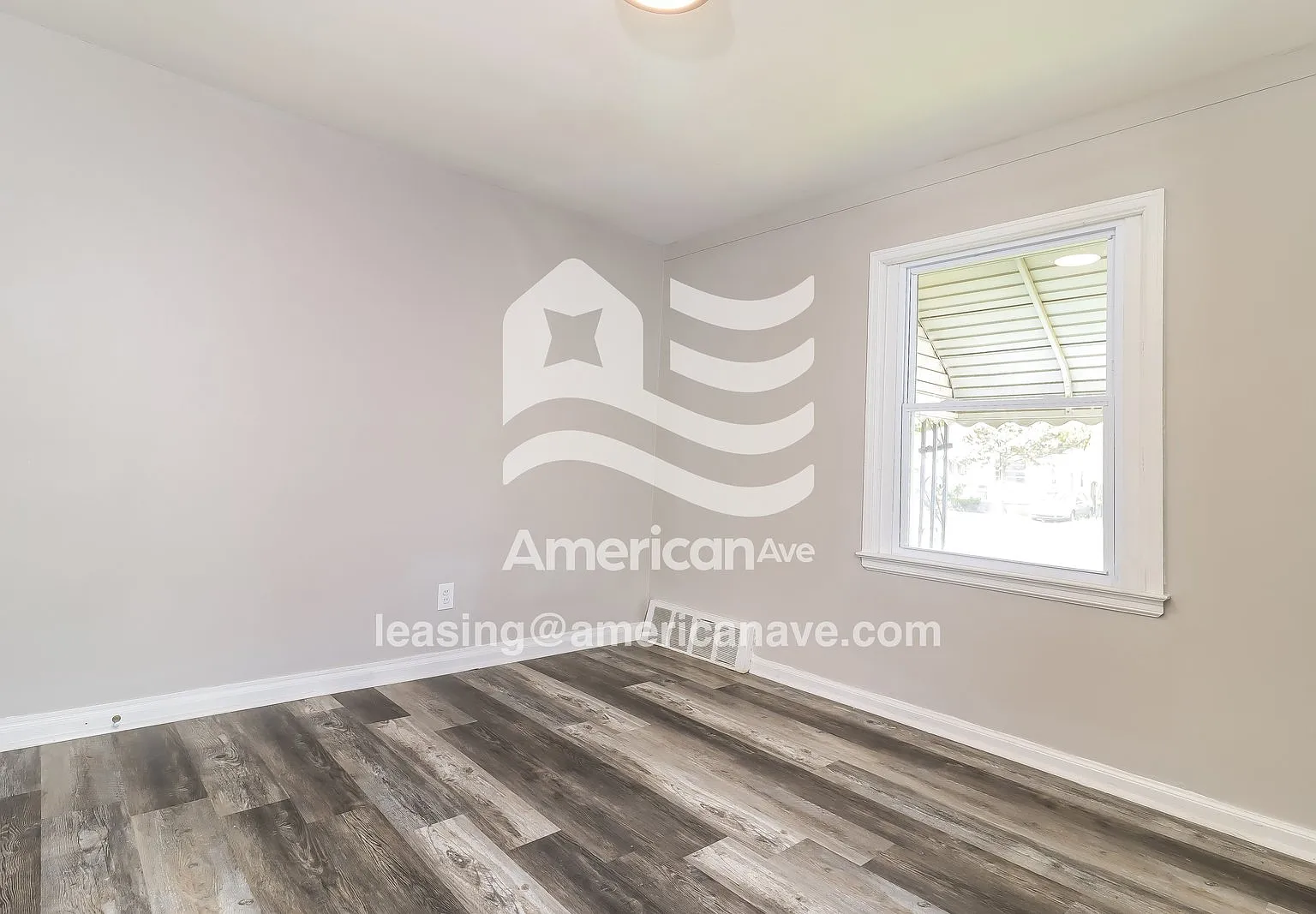 3 bed, 1.0 bath, 879 sqft, $1,181 — Photo 3