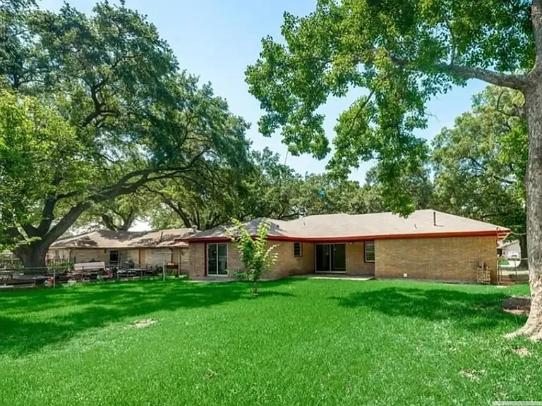 1310 Gulf St — Photo 12