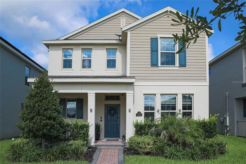 3 bed, 2.5 bath, 2216 sqft, $3,900 — Photo 1