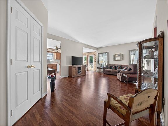 5th image of 145 Vista Dr