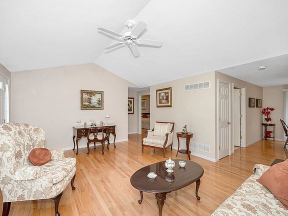 4th image of 35 Fernwood Drive