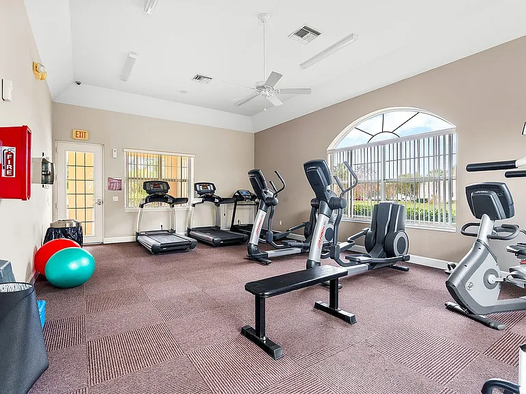 Bella Vista Apartments — Photo 12
