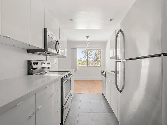 5th image of 811 1/2 6th St #304