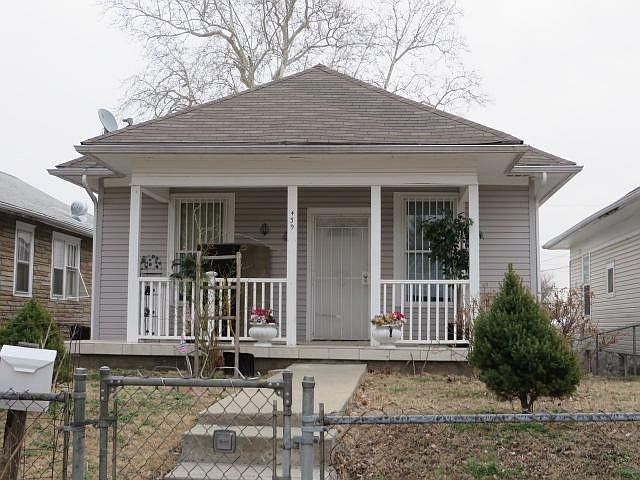 1st image of 439 N Oakley Ave