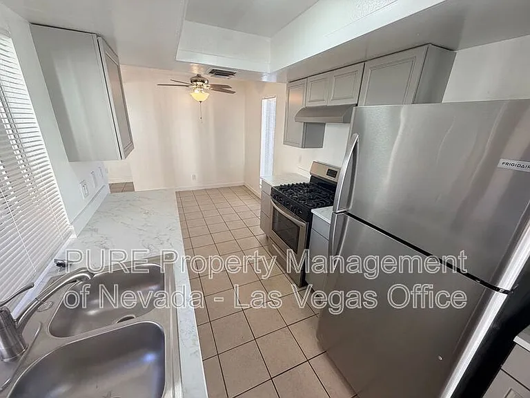 1405 Vegas Valley Dr #193-bldg 20 — Photo 11