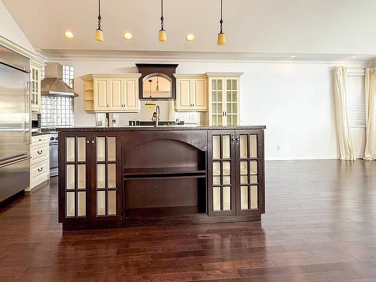 2307 Marine Dr — Photo 12